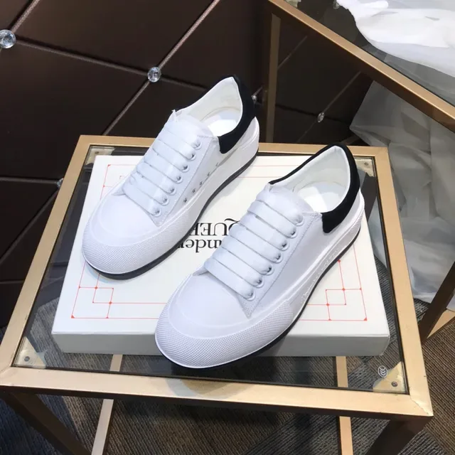 Alexander McQueen Sneakers Oversized Branco e Preto Sola de Borracha Texturizada com Etiqueta de Calcanhar de Camurça Estilo Lifestyle Sneakers 8