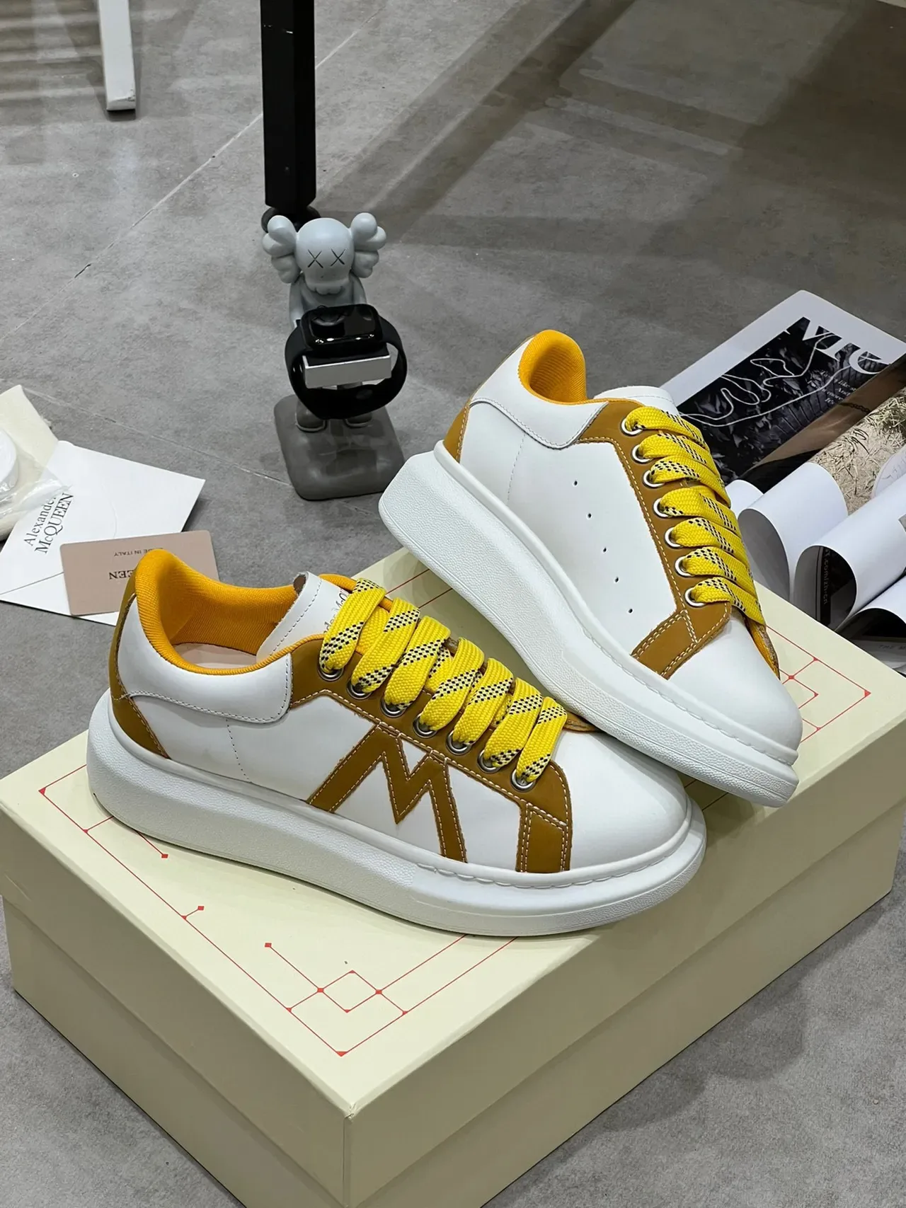 Alexander McQueen Oversized Sneaker Blanc Jaune Moutarde Lifestyle Sneakers 7
