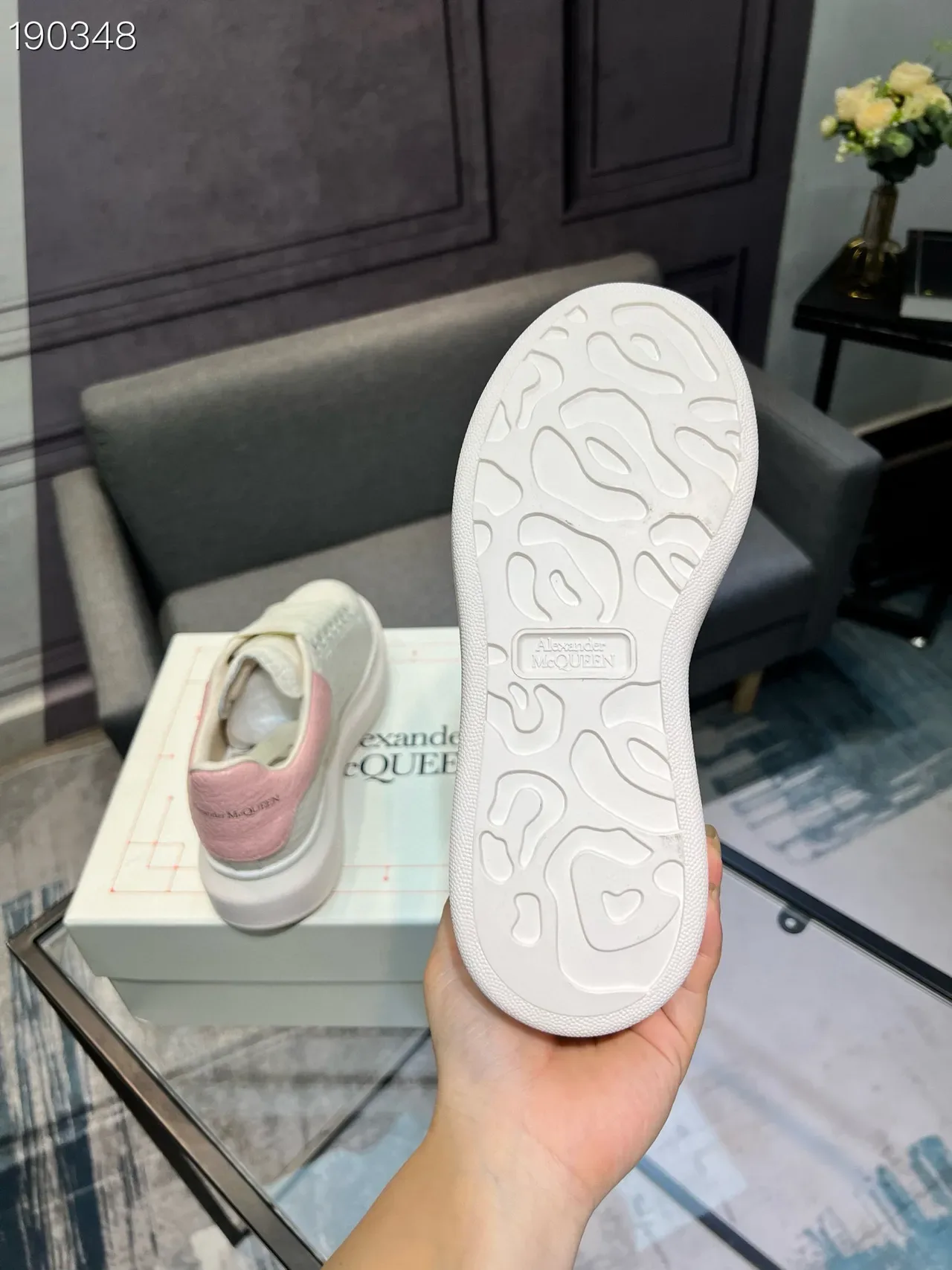 Alexander McQueen ওভারসাইজ্ড স্নিকার সাদা গোলাপি প্ল্যাটফর্ম ক্রক-এমবসড চামড়া লাইফস্টাইল স্নিকার 3
