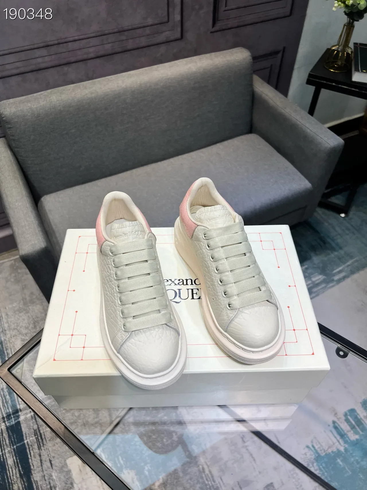 Alexander McQueen ওভারসাইজ্ড স্নিকার সাদা গোলাপি প্ল্যাটফর্ম ক্রক-এমবসড চামড়া লাইফস্টাইল স্নিকার 6