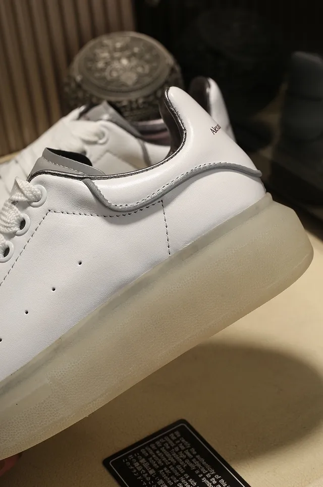 Alexander McQueen Oversized Sneaker সাদা ট্রান্সলুসেন্ট সোল লাইফস্টাইল স্নিকার্স 4