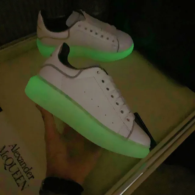 Alexander McQueen Oversized Sneaker সাদা ট্রান্সলুসেন্ট সোল লাইফস্টাইল স্নিকার্স 7