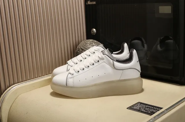 Alexander McQueen Oversized Sneaker সাদা ট্রান্সলুসেন্ট সোল লাইফস্টাইল স্নিকার্স 9