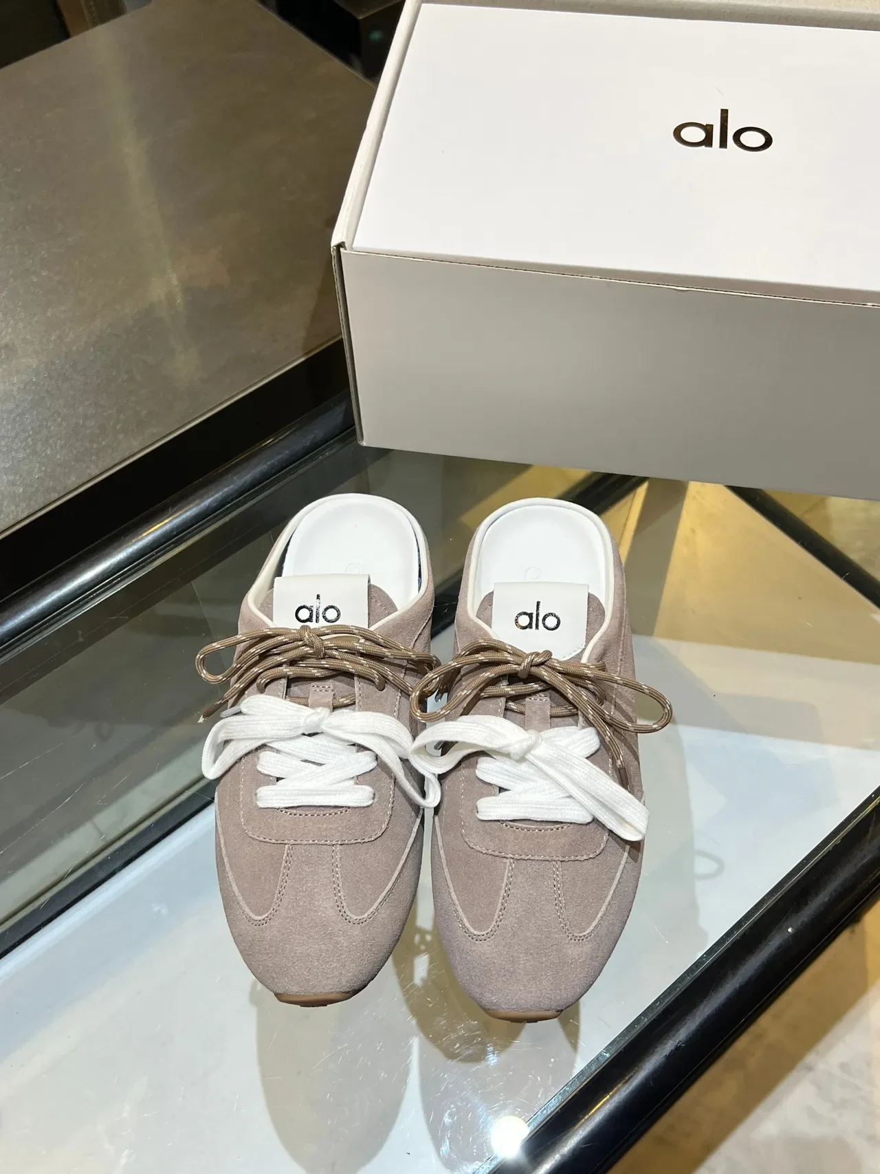 Alo Beige White Suede Upper Dual-Tone Laces Lifestyle Sneakers 2