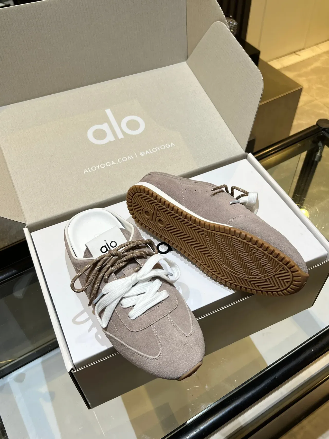 Alo Beige White Suede Upper Dual-Tone Laces Lifestyle Sneakers 4