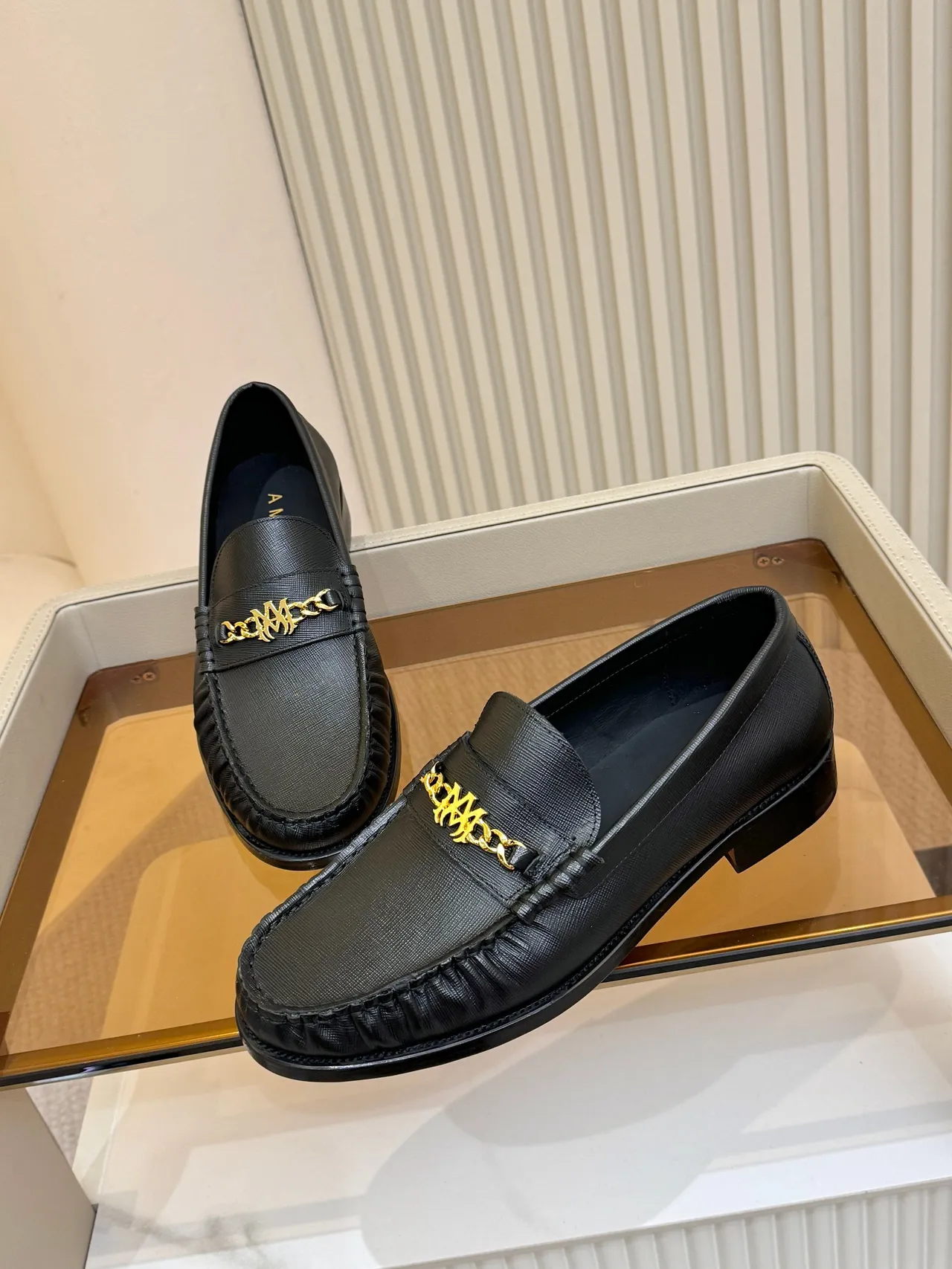 Amiri Skel Top Loafer mocassins en cuir noir à chaîne dorée 5