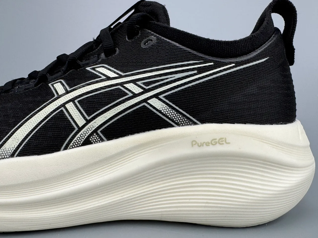 ASICS Black White Engineered Mesh Upper Sculpted Wave-Pattern Midsole Running Shoes 7