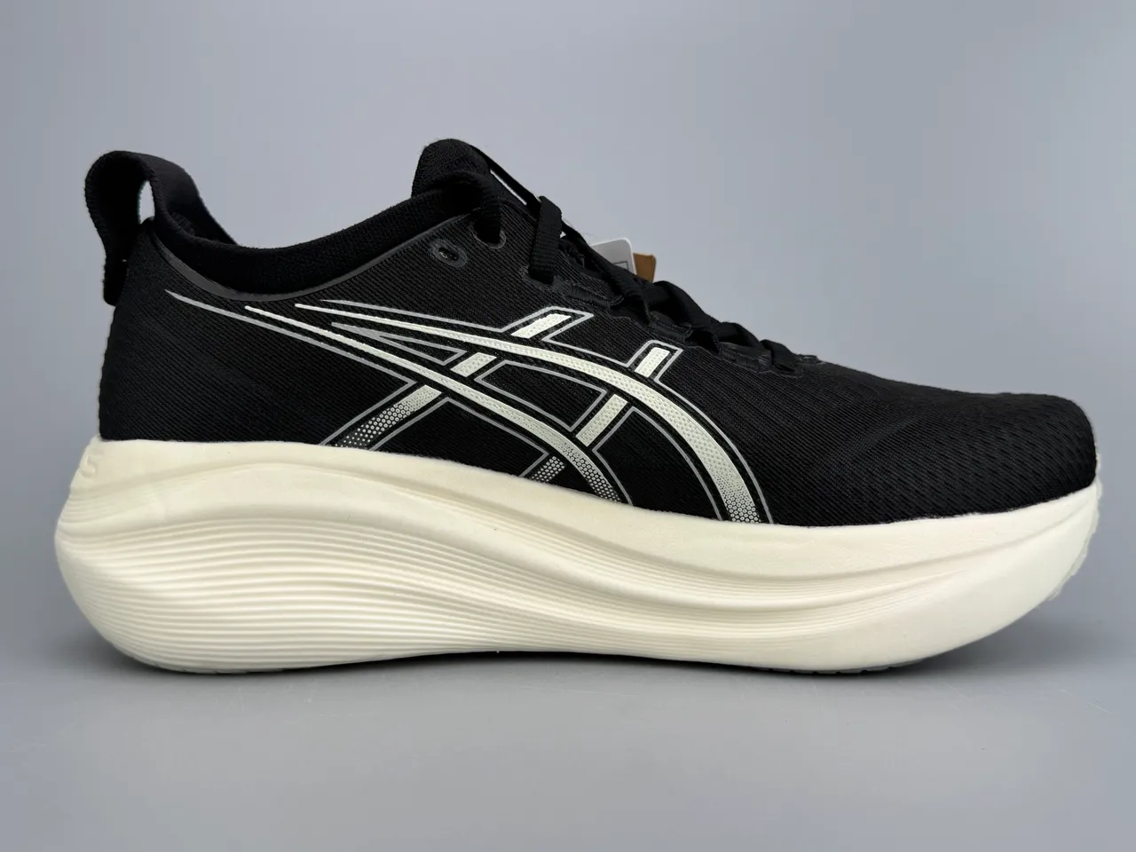 ASICS Black White Engineered Mesh Upper Sculpted Wave-Pattern Midsole Running Shoes 10