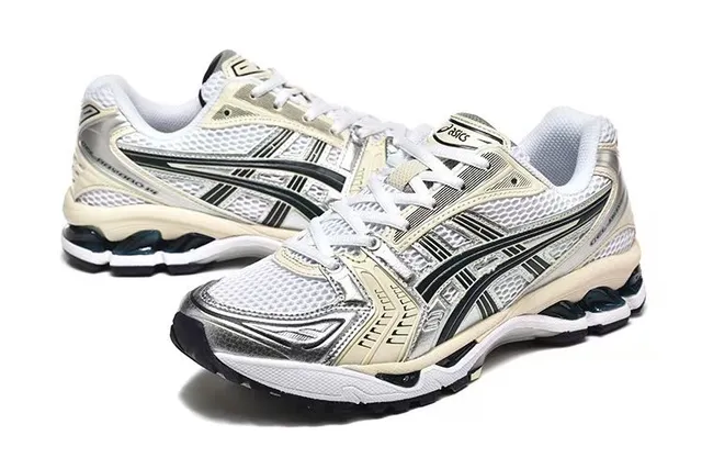 ASICS Gel-Kayano Bege Prata Sapato Estruturado Estabilidade Sapato Malha E Sobreposição Sintética Superior Tênis de Corrida 3