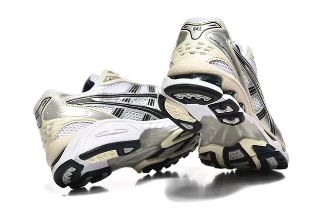 ASICS Gel-Kayano Bege Prata Sapato Estruturado Estabilidade Sapato Malha E Sobreposição Sintética Superior Tênis de Corrida 5