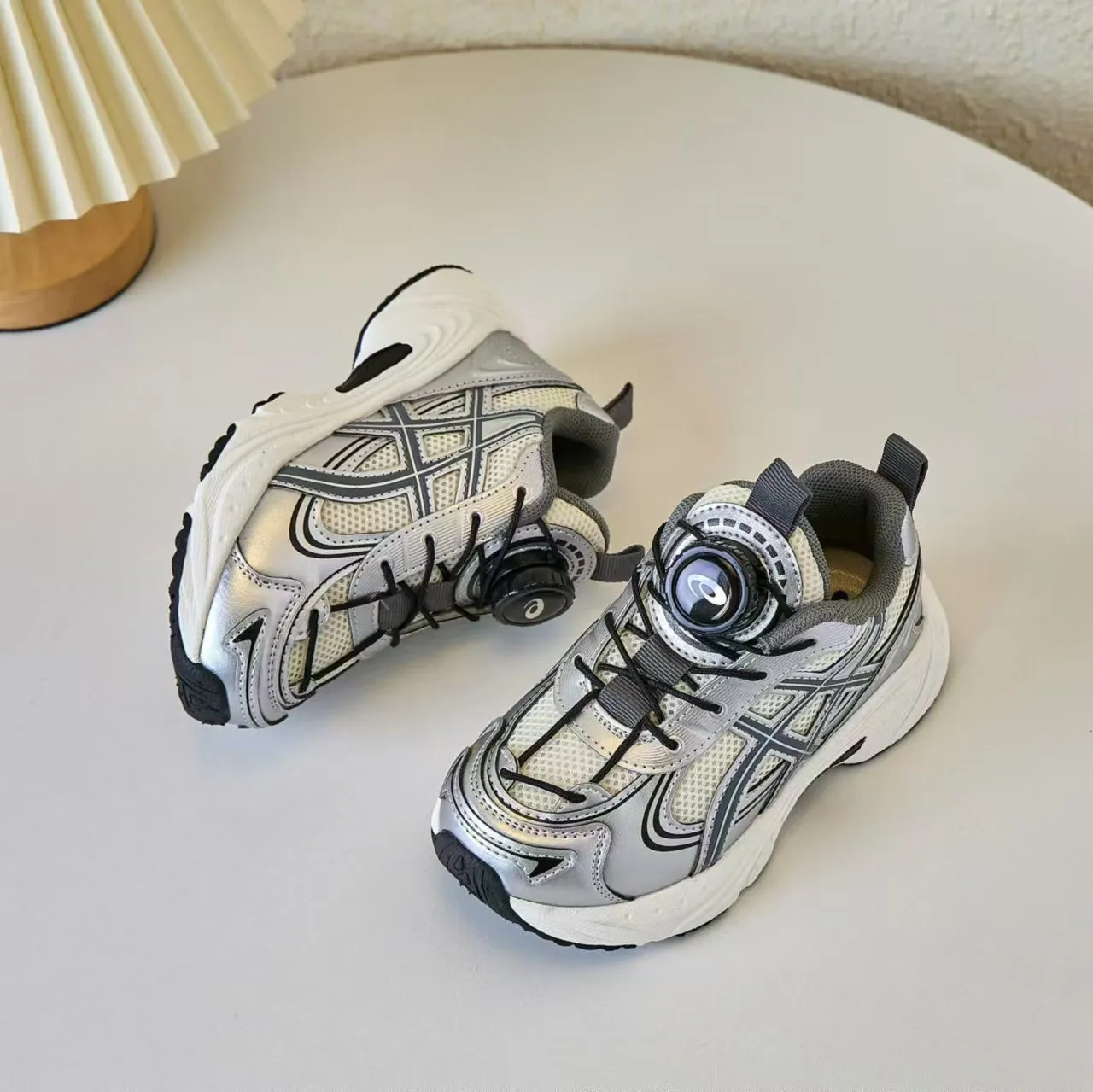 ASICS Gel-Kayano Noir Argent Semelle Plateforme Maille Et Construction Synthétique Recouvrement Chaussures Chunky 14