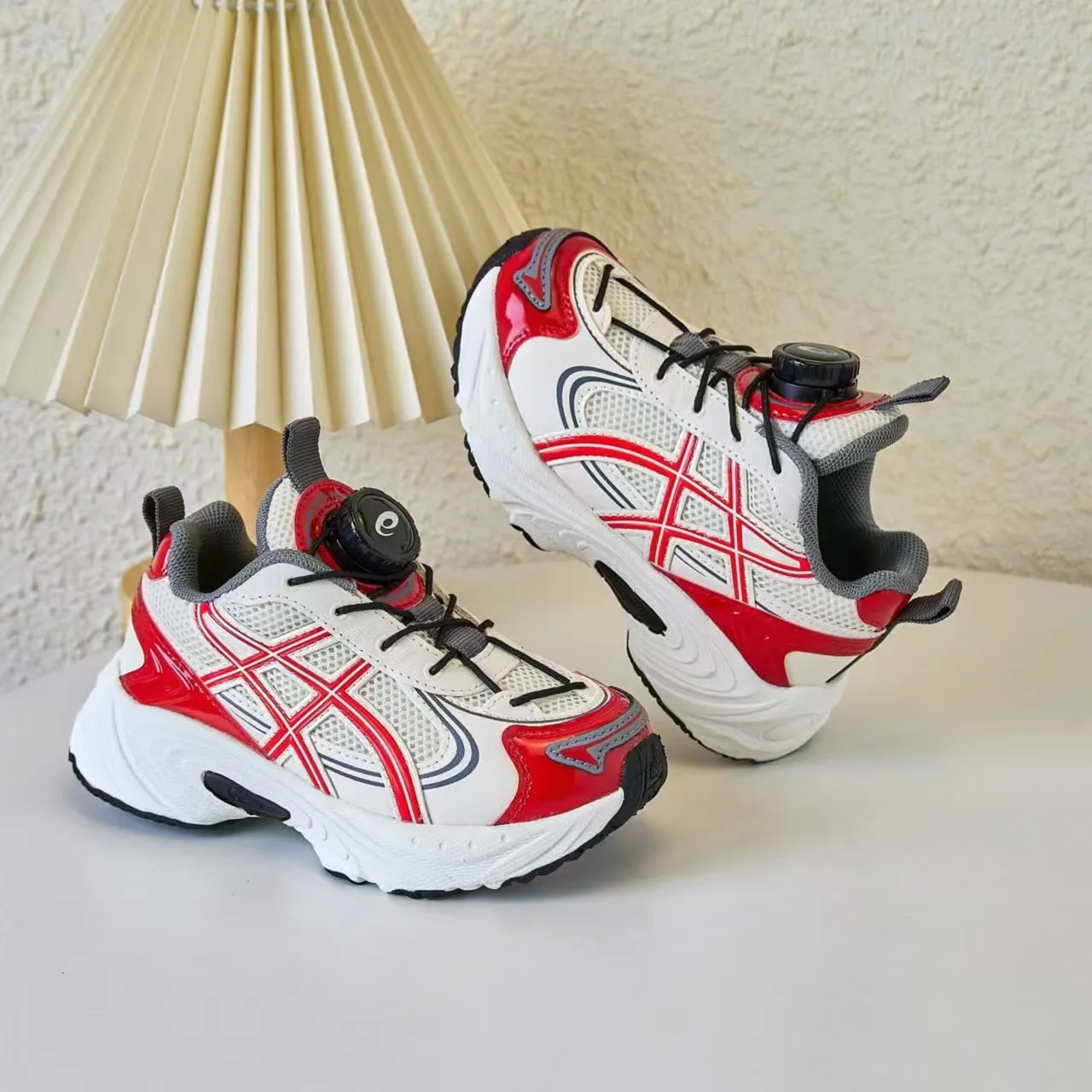 ASICS Gel-Kayano Noir Argent Semelle Plateforme Maille Et Construction Synthétique Recouvrement Chaussures Chunky 15