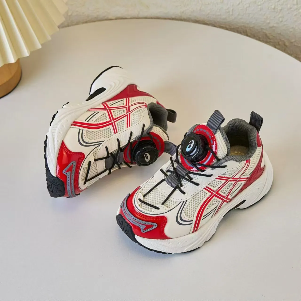 ASICS Gel-Kayano Noir Argent Semelle Plateforme Maille Et Construction Synthétique Recouvrement Chaussures Chunky 17