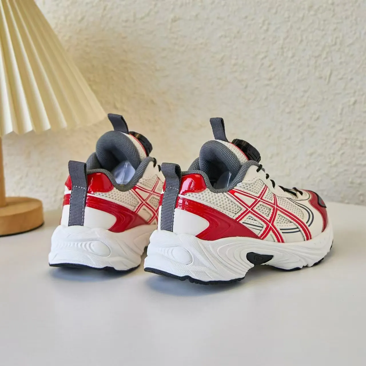 ASICS Gel-Kayano Noir Argent Semelle Plateforme Maille Et Construction Synthétique Recouvrement Chaussures Chunky 18