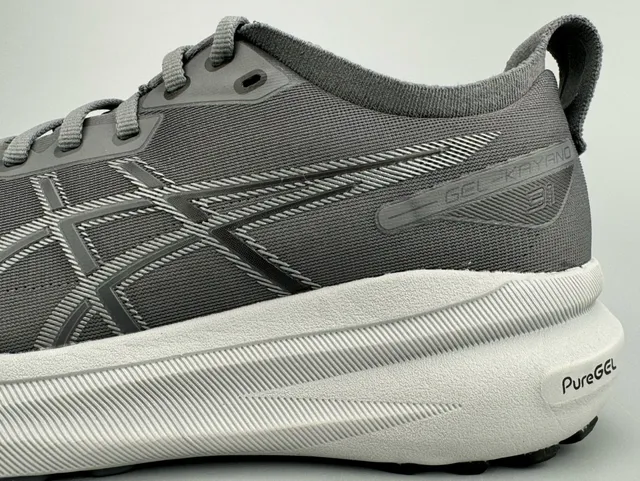 ASICS Gel-Kayano ধূসর সাদা ইঞ্জিনিয়ার্ড মেশ উপর স্ট্রাকচার্ড সিন্থেটিক ওভারলে রানিং জুতা 8
