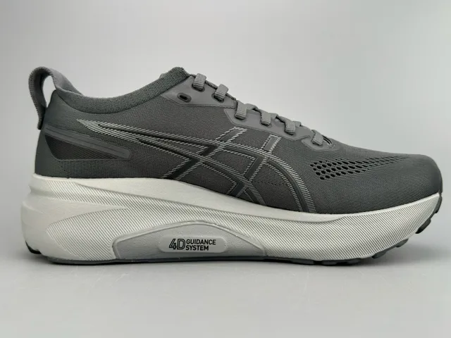 ASICS Gel-Kayano ধূসর সাদা ইঞ্জিনিয়ার্ড মেশ উপর স্ট্রাকচার্ড সিন্থেটিক ওভারলে রানিং জুতা 9