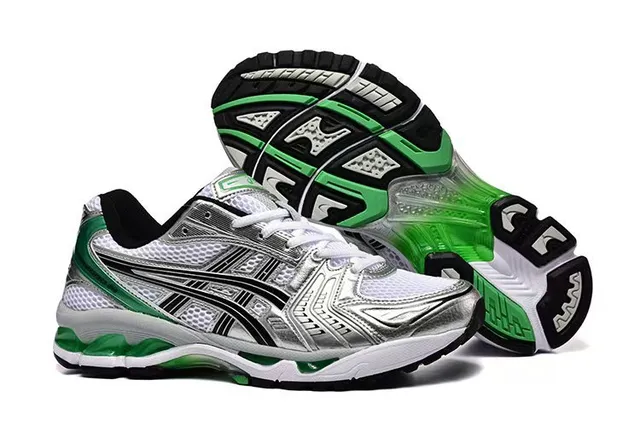 ASICS Gel-Kayano حذاء جري باللون الفضي والأخضر 4