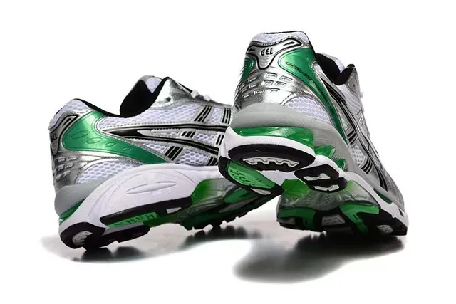 ASICS Gel-Kayano حذاء جري باللون الفضي والأخضر 5