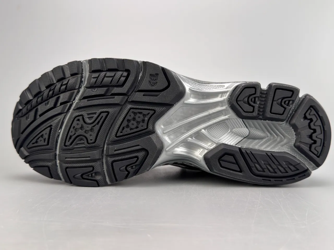 ASICS Gel-Kayano Silver Black Gray Running Shoes 4