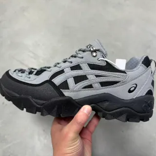 ASICS رمادي أسود قاعدة خشنة طبقات الحزام قفص أحذية أسلوب الحياة