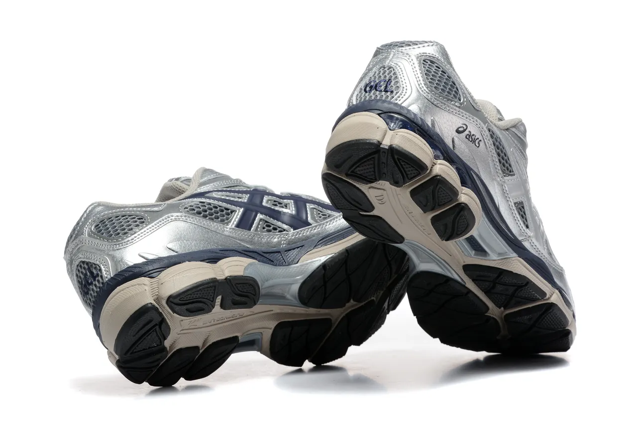 ASICS فضي بحري معدني جلد صناعي أزرق لمسة وسيطة أحذية جري 5