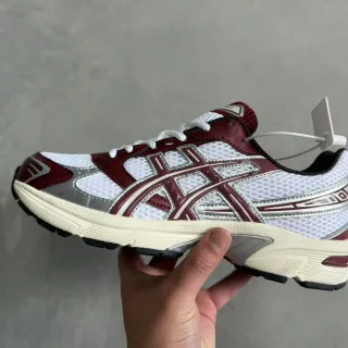 ASICS White Burgundy Retro Runner Mesh And Synthetic Overlay Running Shoes
