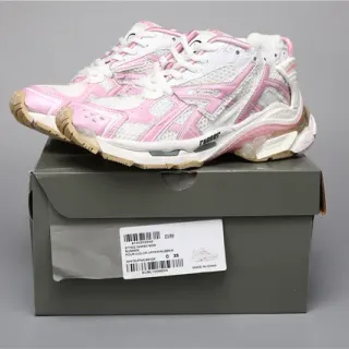 ASICS সাদা গোলাপি মিডসোল জাল এবং সিন্থেটিক ওভারলে নির্মাণ চাঙ্কি স্নিকার্স