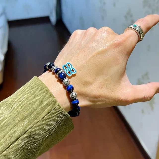 Balenciaga BB Beads سوارة تعويذة مينا باللون الأزرق والفضي 8