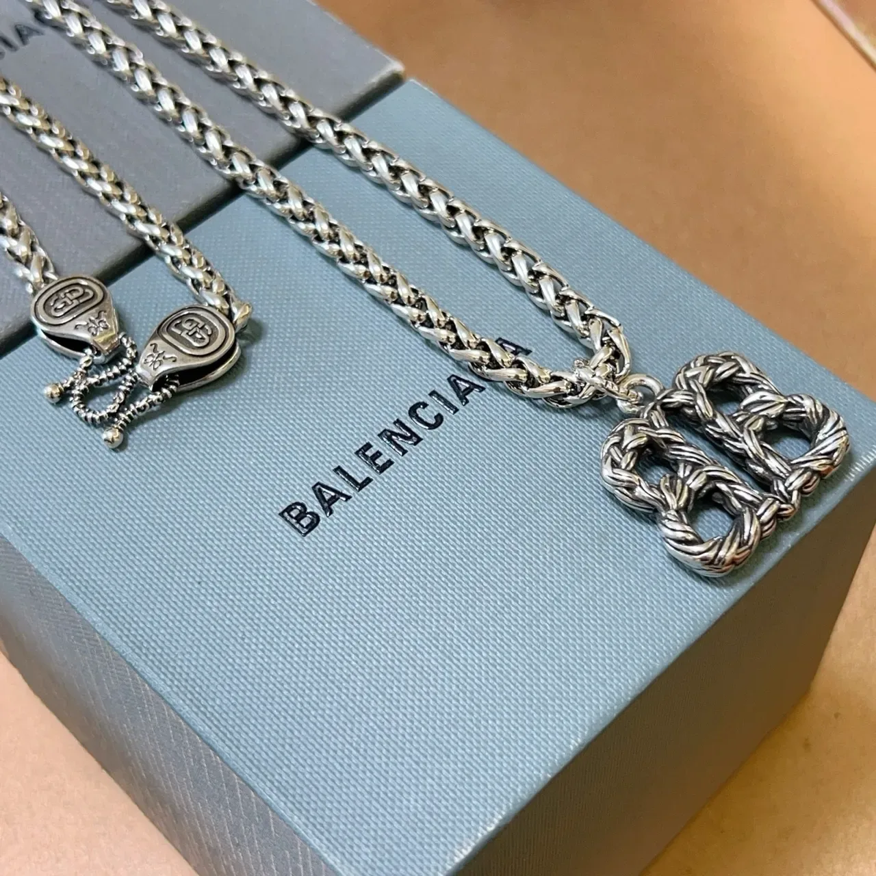 Collier Balenciaga BB Chain Argent Chunky Curb-Link Sculpted Interlocking Pendant 3