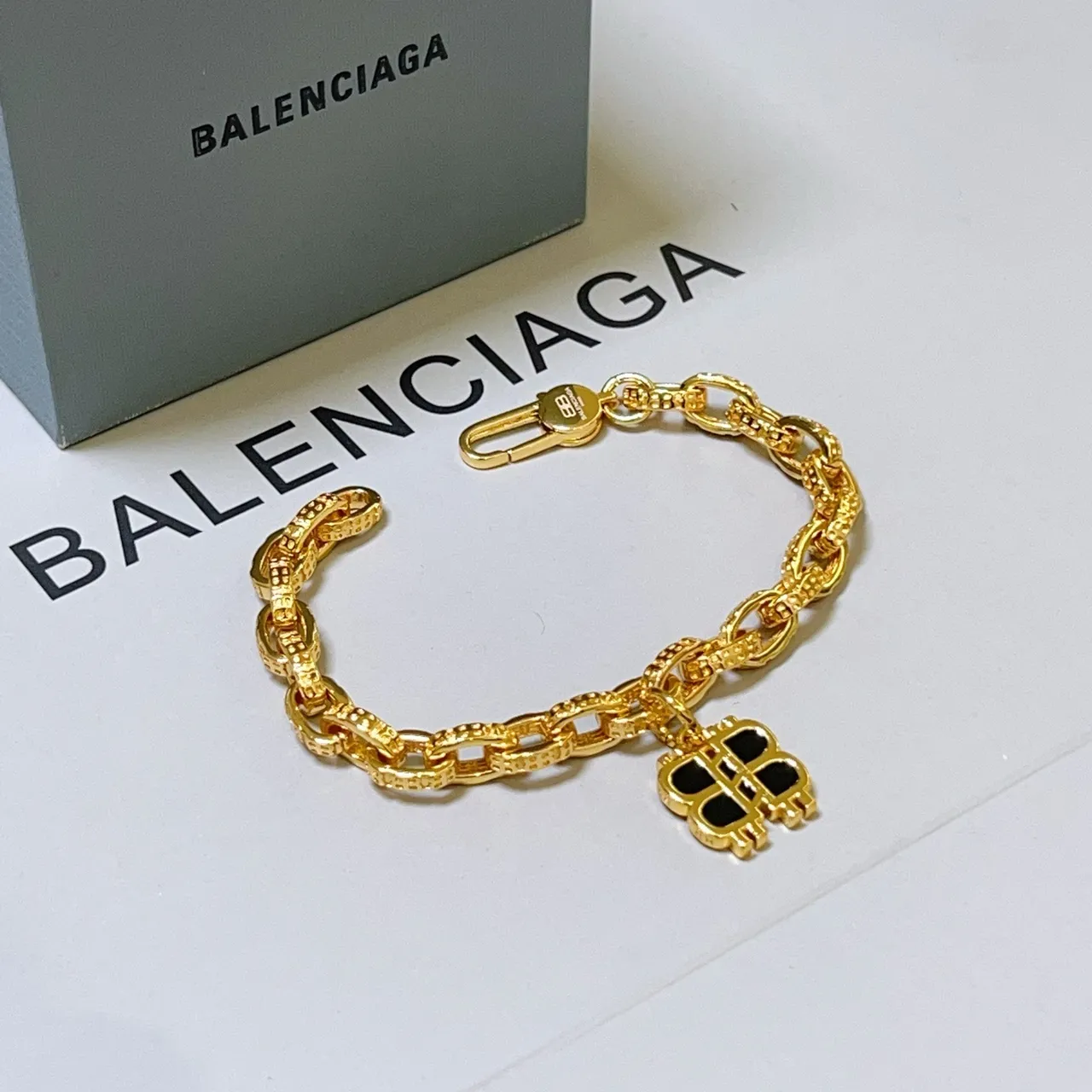 Balenciaga BB Logo Dourado Preto grosso Curb-Link Chain Textured Surfaces Pulseira 2