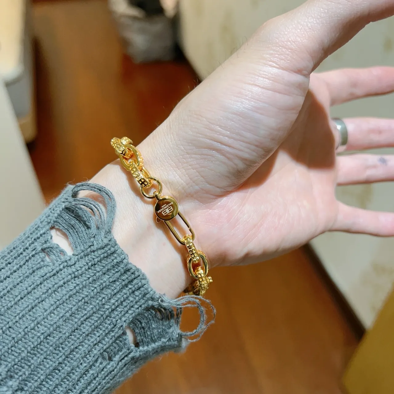 Balenciaga BB Logo Dourado Preto grosso Curb-Link Chain Textured Surfaces Pulseira 7