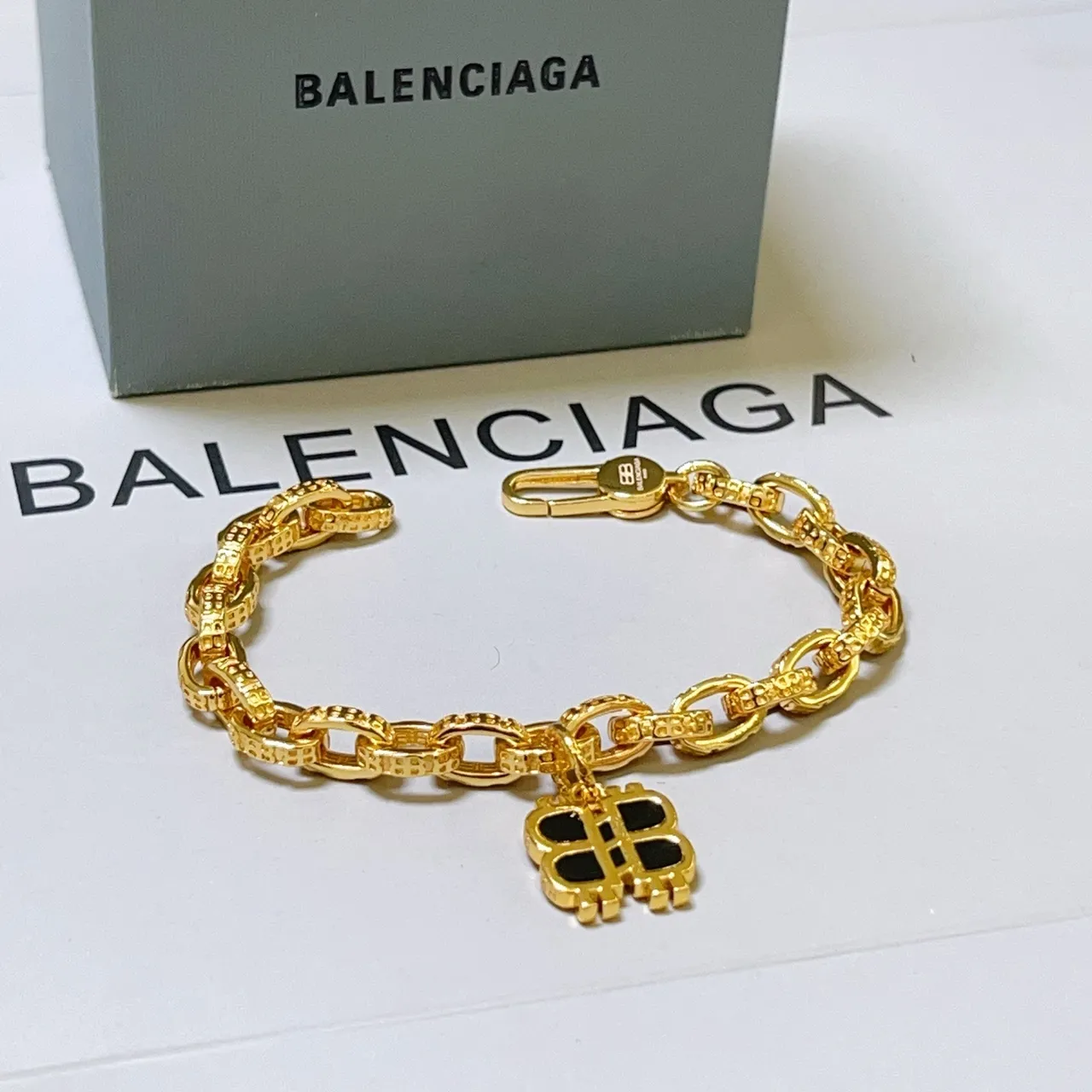 Balenciaga BB Logo Dourado Preto grosso Curb-Link Chain Textured Surfaces Pulseira 9
