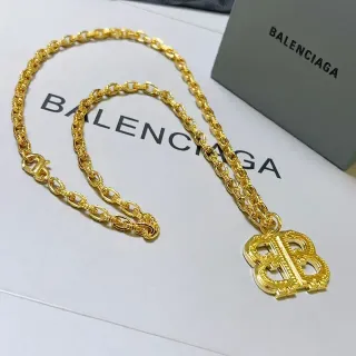 Balenciaga BB قلادة ذهبية Interlocking BB