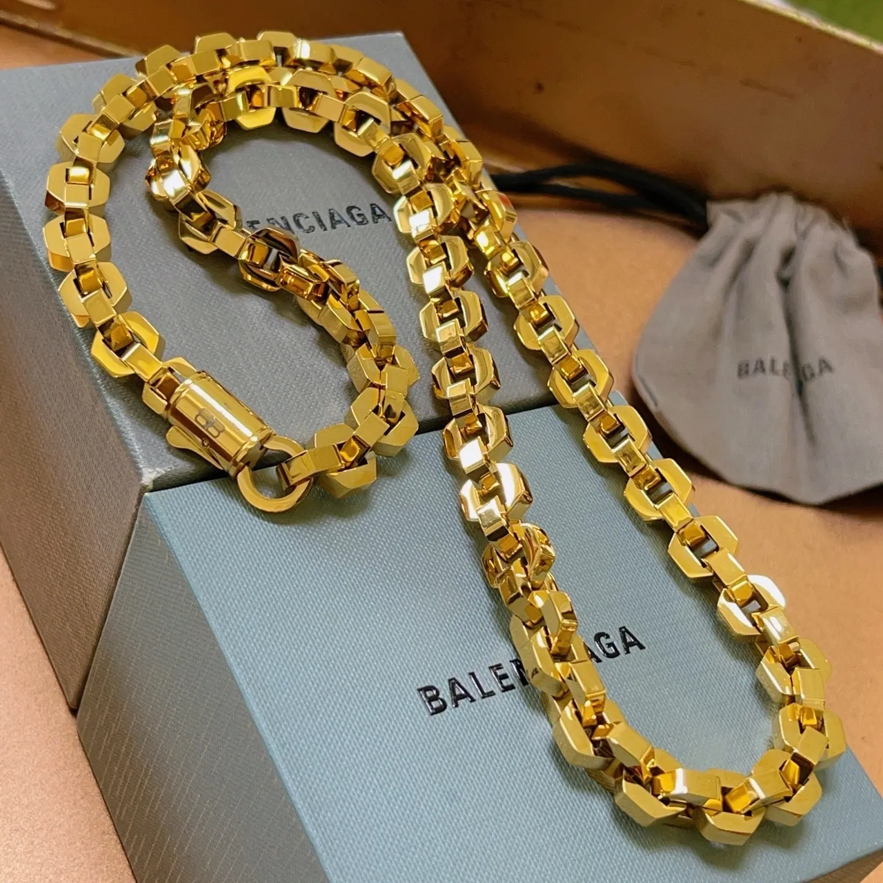 Balenciaga Colar Corrente Geométrica Dourada 3