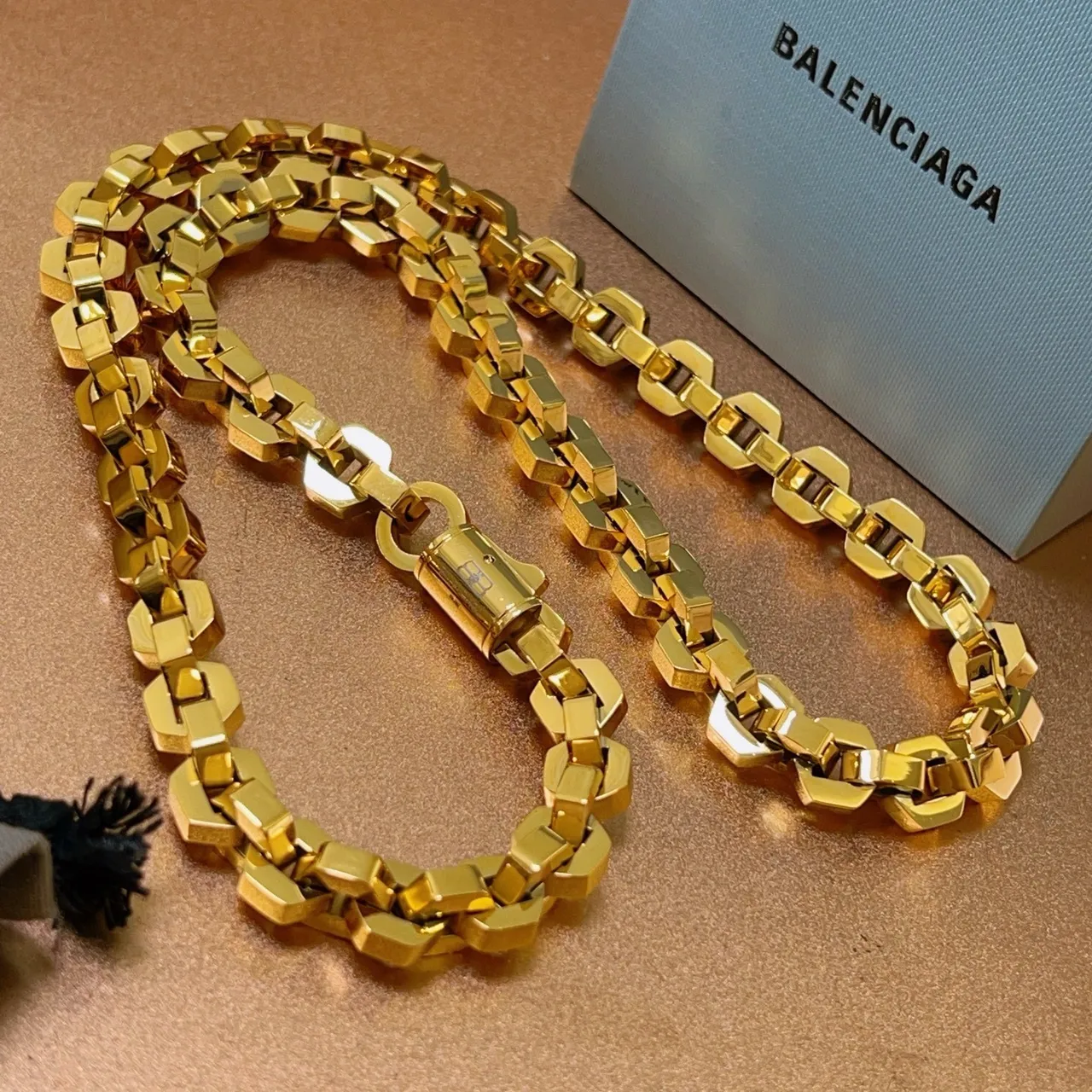 Balenciaga Colar Corrente Geométrica Dourada 9