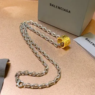 Balenciaga قلادة أسطوانية ذهبية سلسلة فضية