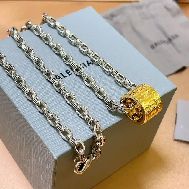 Balenciaga Pendentif Cilindre Or Chaîne Argent Collier 4