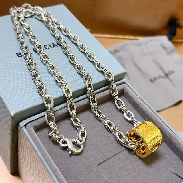 Balenciaga Pendentif Cilindre Or Chaîne Argent Collier 6