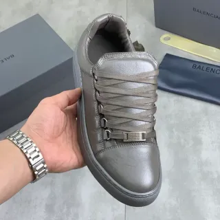 Balenciaga Le City حذاء رياضي لايف ستايل رمادي معدني