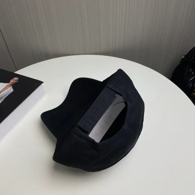 Balenciaga Logo Cap أسود أبيض بناء ستة ألواح مطرزة قبعة بيسبول 5