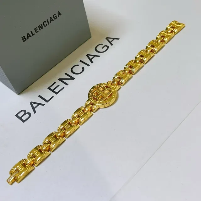 Balenciaga Logo Corrente Ouro Grossa Medalhão Centro Pulseira 2