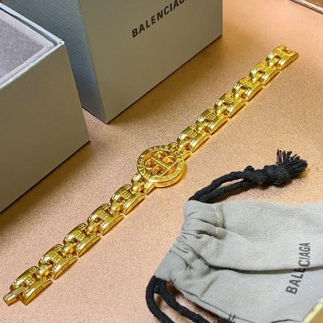 Balenciaga Logo Corrente Ouro Grossa Medalhão Centro Pulseira 3