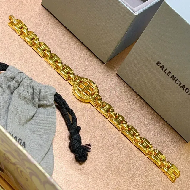 Balenciaga Logo Corrente Ouro Grossa Medalhão Centro Pulseira 4