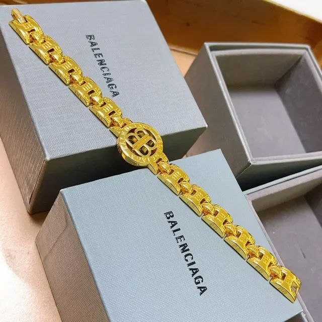 Balenciaga Logo Corrente Ouro Grossa Medalhão Centro Pulseira 5