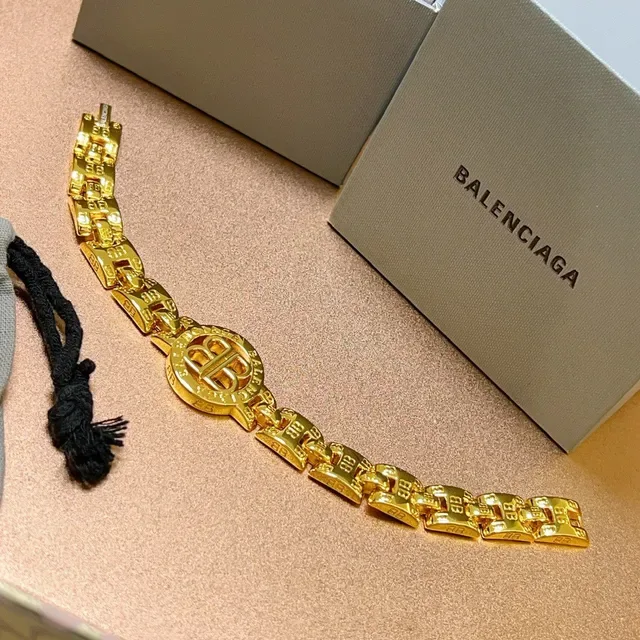 Balenciaga Logo Corrente Ouro Grossa Medalhão Centro Pulseira 7