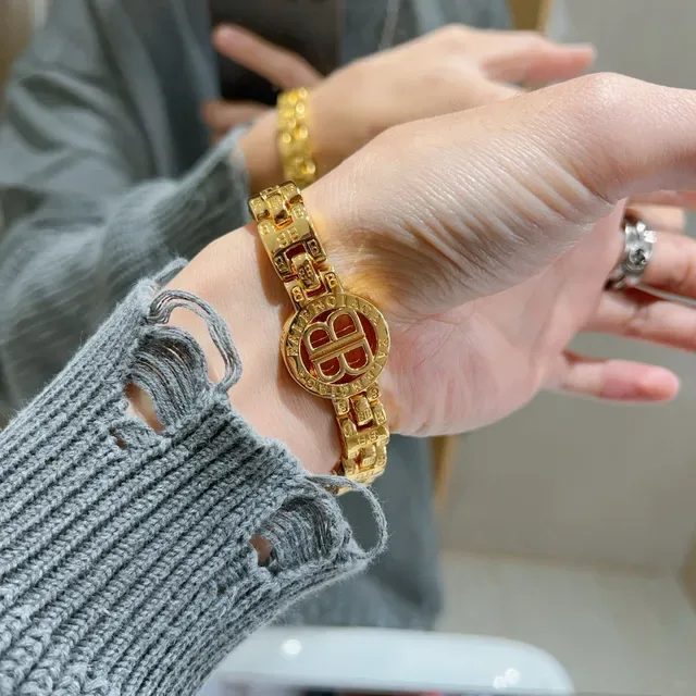 Balenciaga Logo Corrente Ouro Grossa Medalhão Centro Pulseira 8