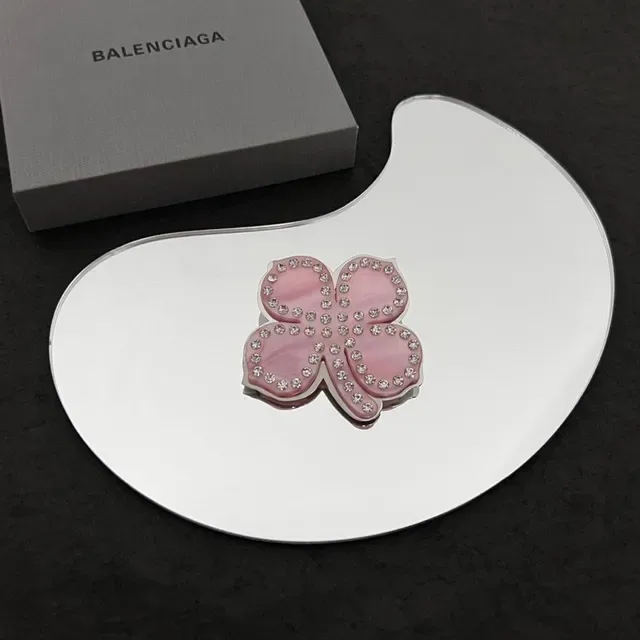 Balenciaga Broche Rosa Prata Quatro Pétalas Floral com Cristais 6
