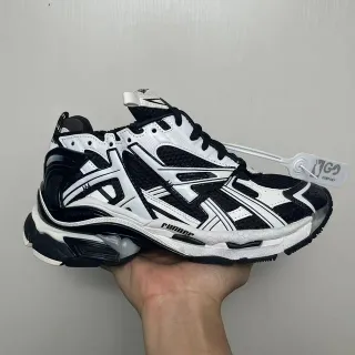 Balenciaga Runner zapatillas negras y blancas de suela gruesa