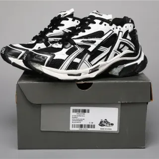 Balenciaga Runner أحذية رياضية سوداء وبيضاء سميكة