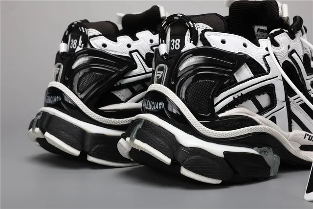 Balenciaga Runner Chaussures noires et blanches chunky 2
